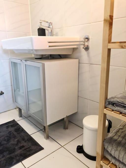 Charmante Gartenwohnung Mit Privatem Grossen Garten Κολωνία Εξωτερικό φωτογραφία